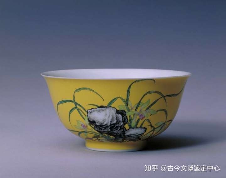 清代康雍乾三朝珐琅彩瓷器的不同特征